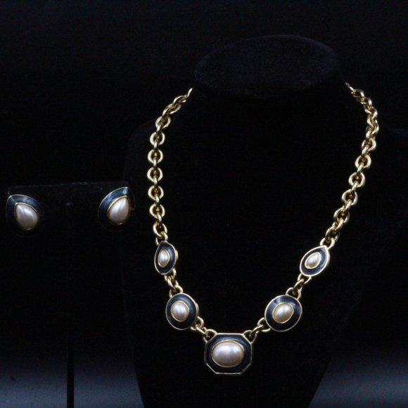 Monet Signed Designer Faux Pearl Enamel Link Necklace Earrings Set - Picture 4 of 8